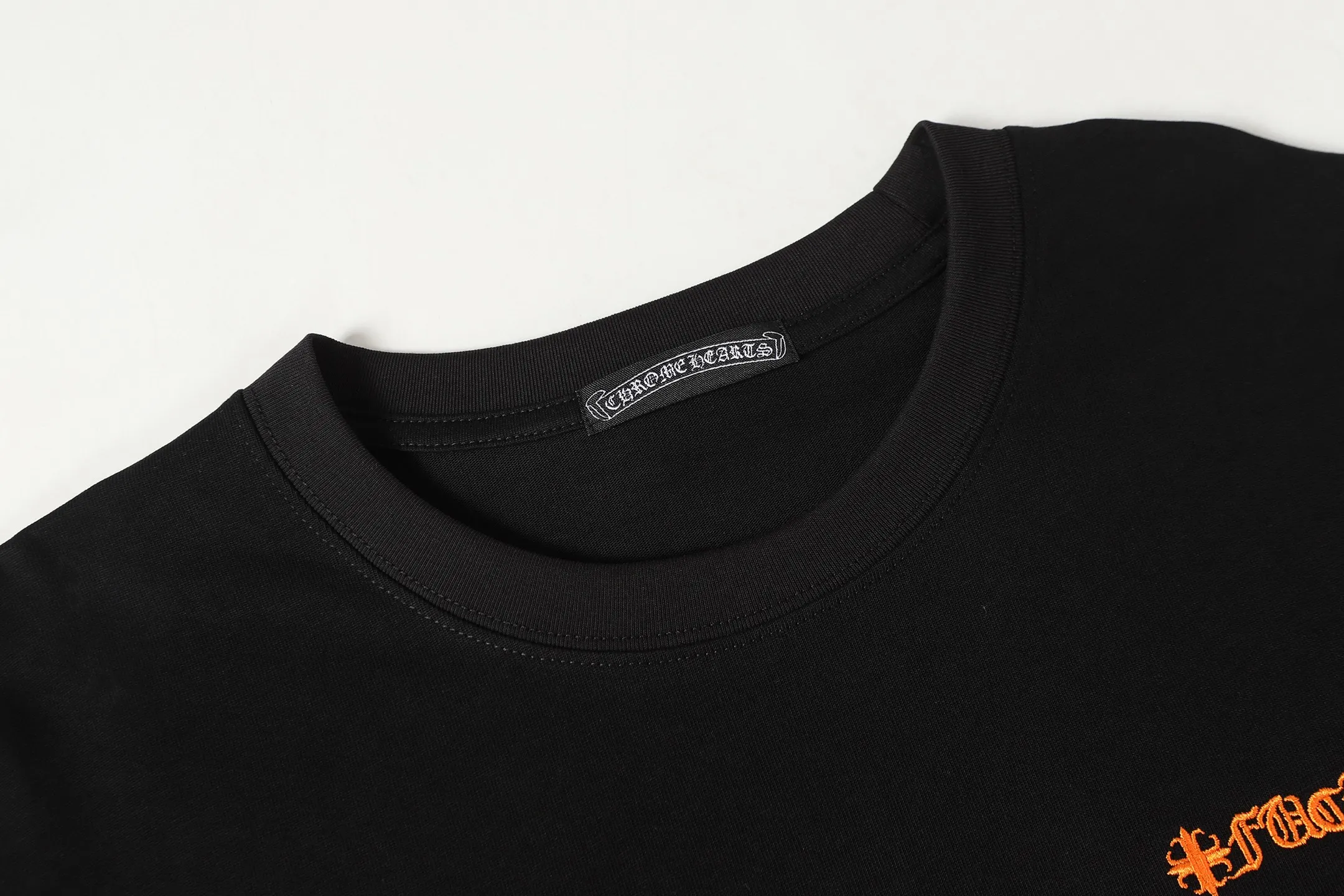 P170 2209 style 280g heavy double yarn -Chrome Hearts/Chrome Hearts Color Cross✝️Skin embroidered short-sleeved T-shirt -High weight, high density and high quality. The wool is soft, delicate and skin-friendly. It feels soft and silky. It has excellent warmth and skin-friendly properties. -Customized weaving and dyeing, no color difference. No matter the fabric or workmanship details, it beats the ordinary version on the market. -Colour: black white -Size: S M L XL